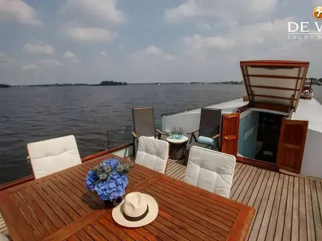 Houseboat Waterloft Luxemotor