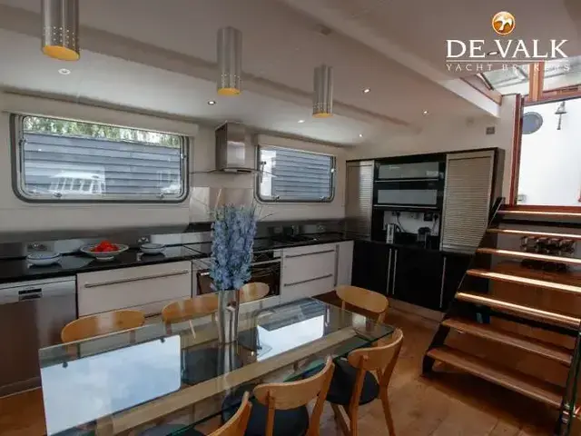 Houseboat Waterloft Luxemotor