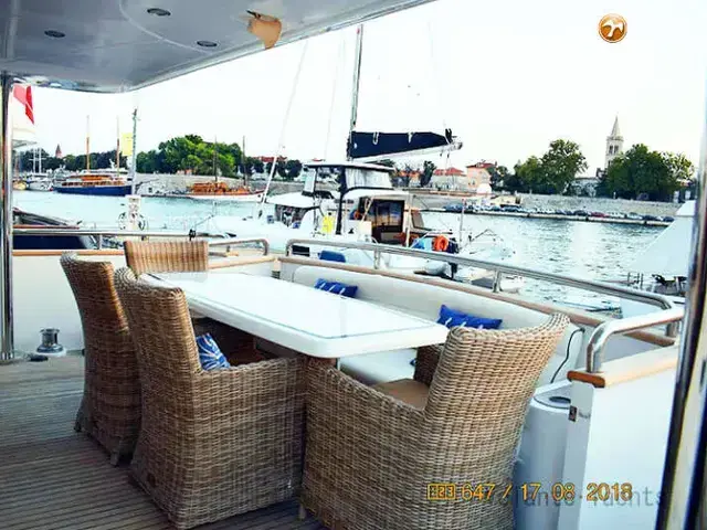 Elegance Yachts 76