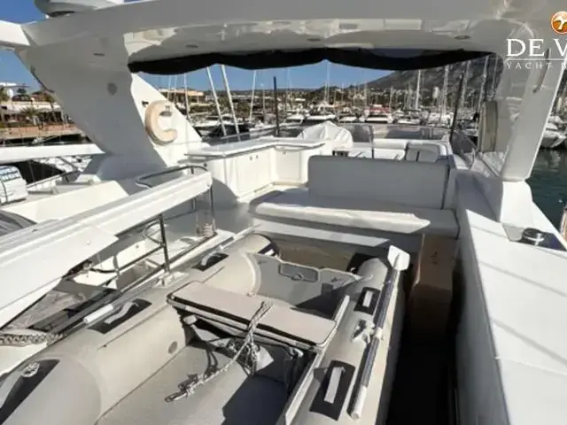 Elegance Yachts 76