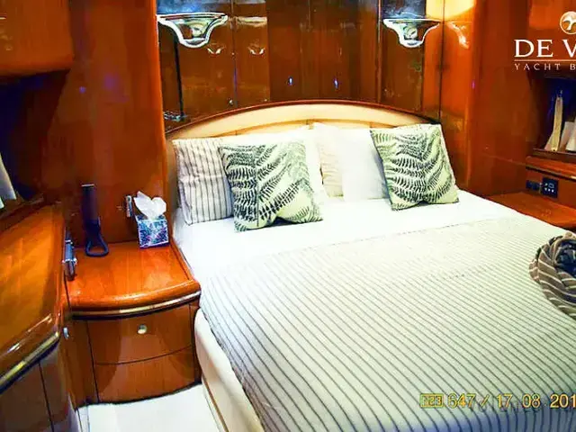 Elegance Yachts 76