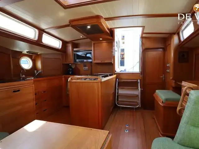 Robert Clark 64 Pilothouse