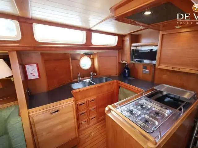 Robert Clark 64 Pilothouse