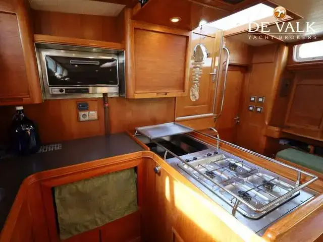 Robert Clark 64 Pilothouse