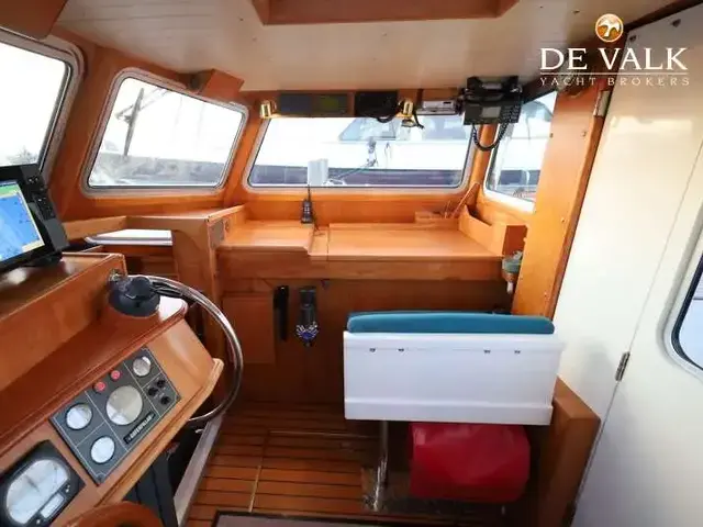 Robert Clark 64 Pilothouse