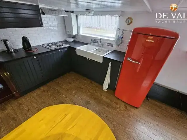 Spits 38 M Liveaboard Vessel