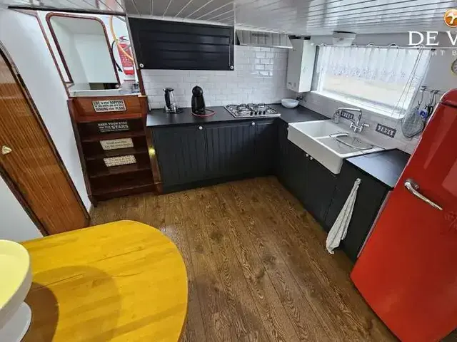 Spits 38 M Liveaboard Vessel