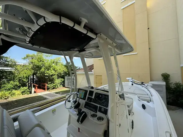 Boston Whaler 250 Dauntless