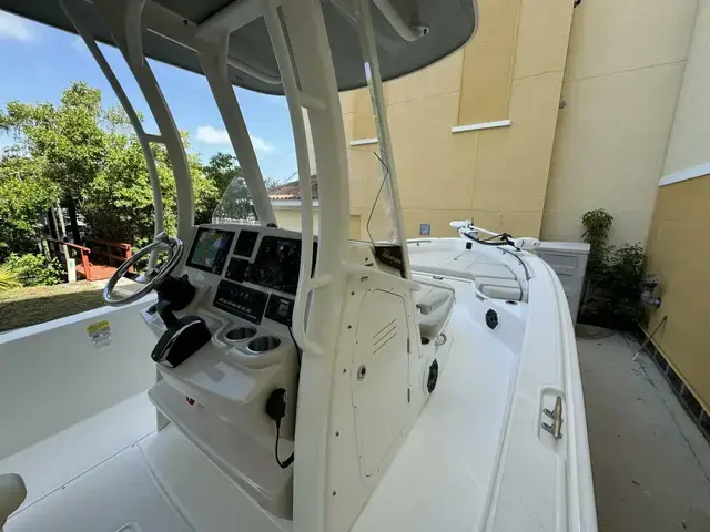 Boston Whaler 250 Dauntless