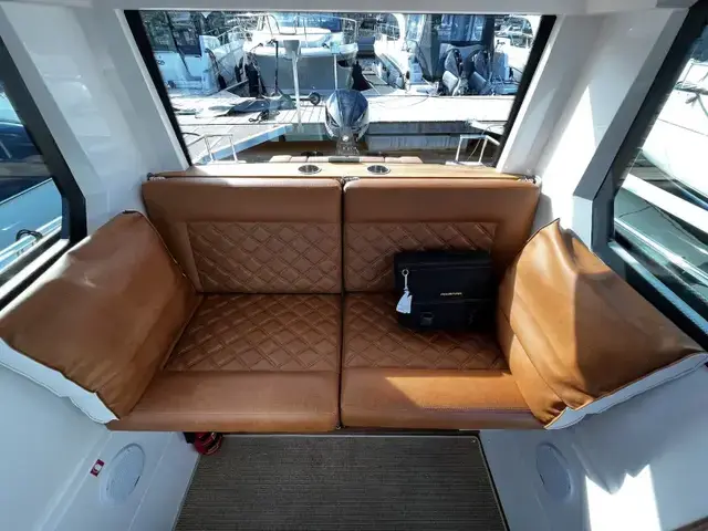 Axopar 28 Cabin