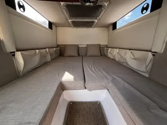 Axopar 28 Cabin