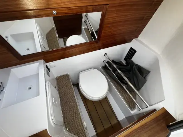 Axopar 28 Cabin