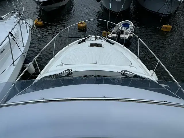 Ferretti Yachts 460