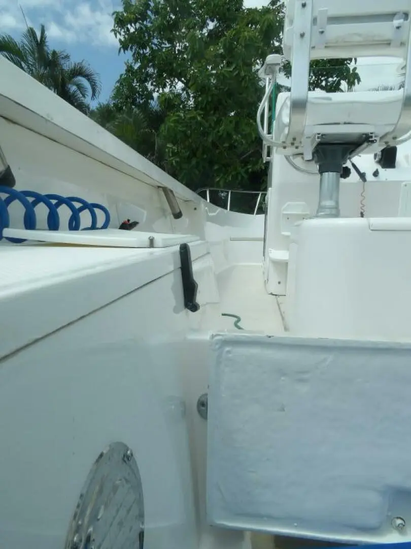 1996 Robalo center console