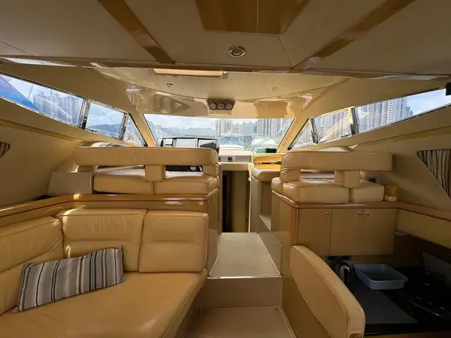 Ferretti Yachts 460