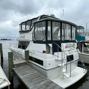 1995 Carver 370 Aft Cabin