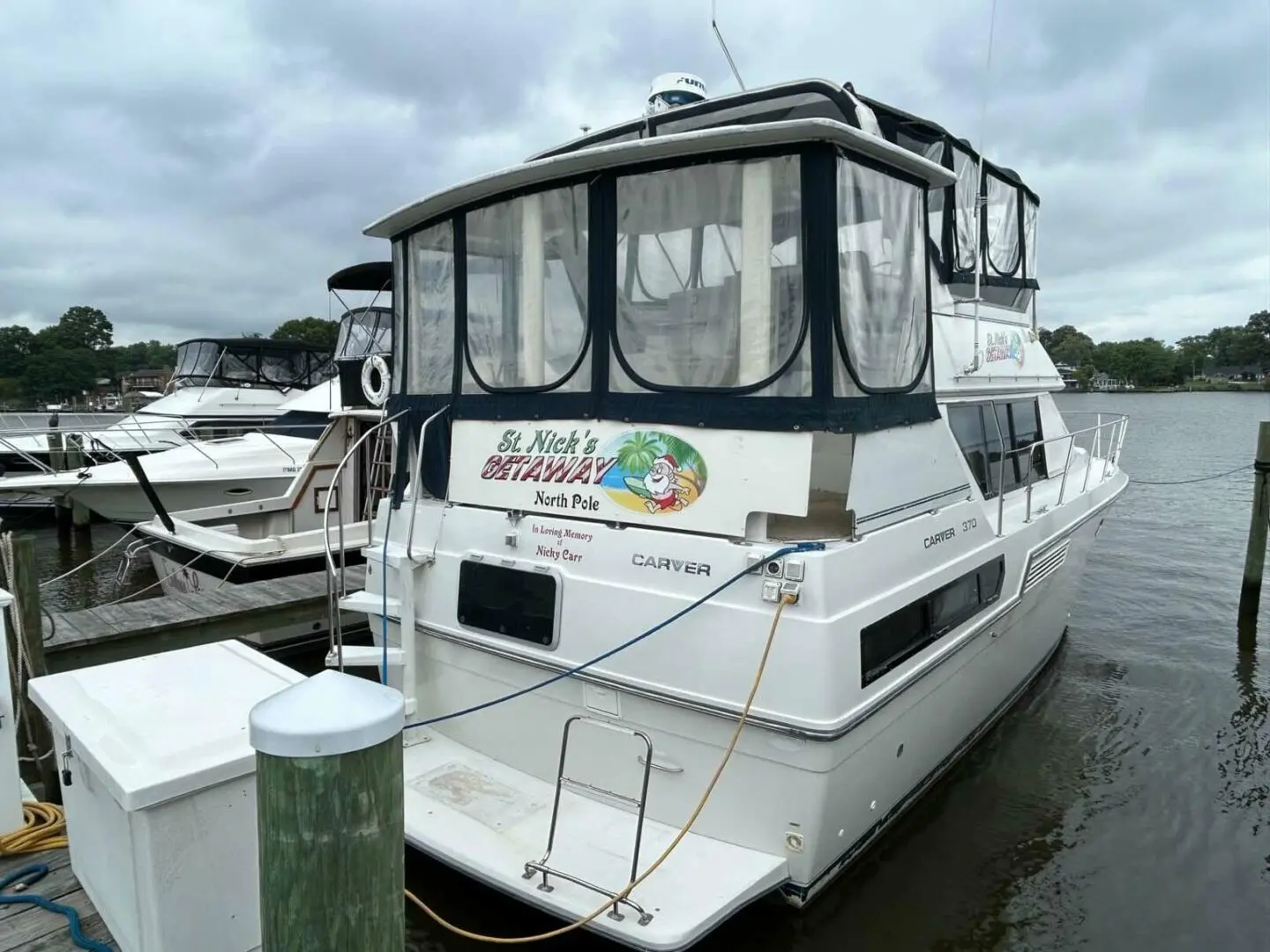 1995 Carver 370 aft cabin