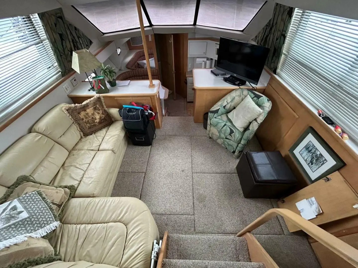 1995 Carver 370 aft cabin