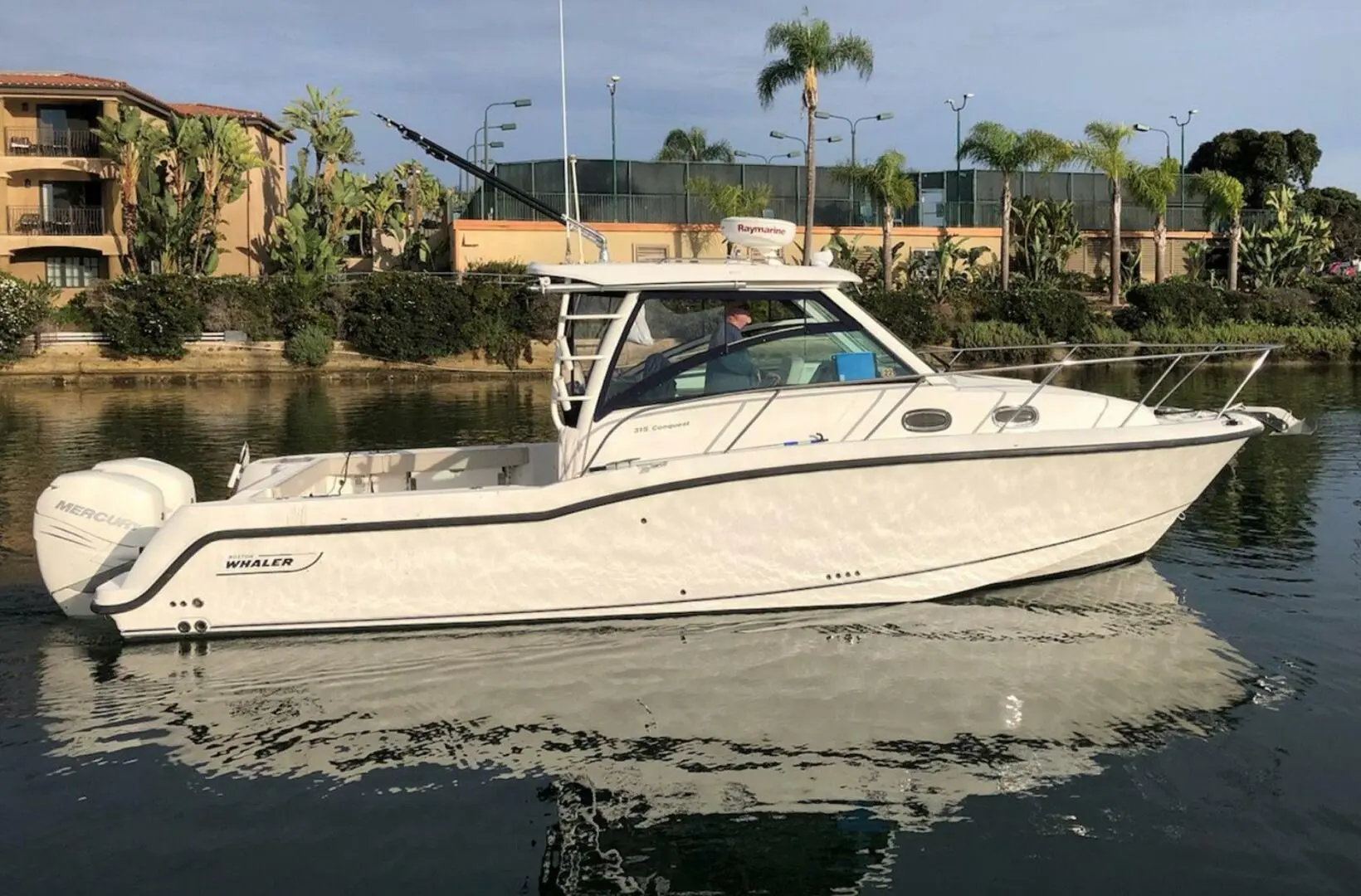 2015 Boston Whaler 315 conquest