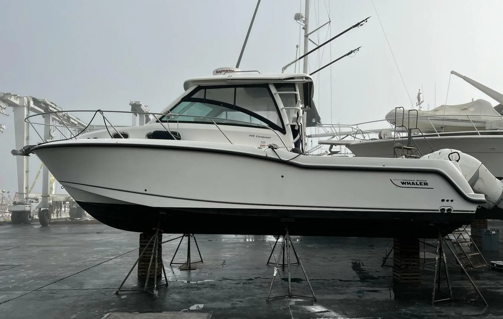 2015 Boston Whaler 315 conquest