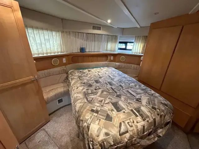 Carver 370 Aft Cabin