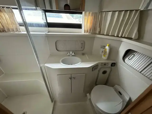 Carver 370 Aft Cabin