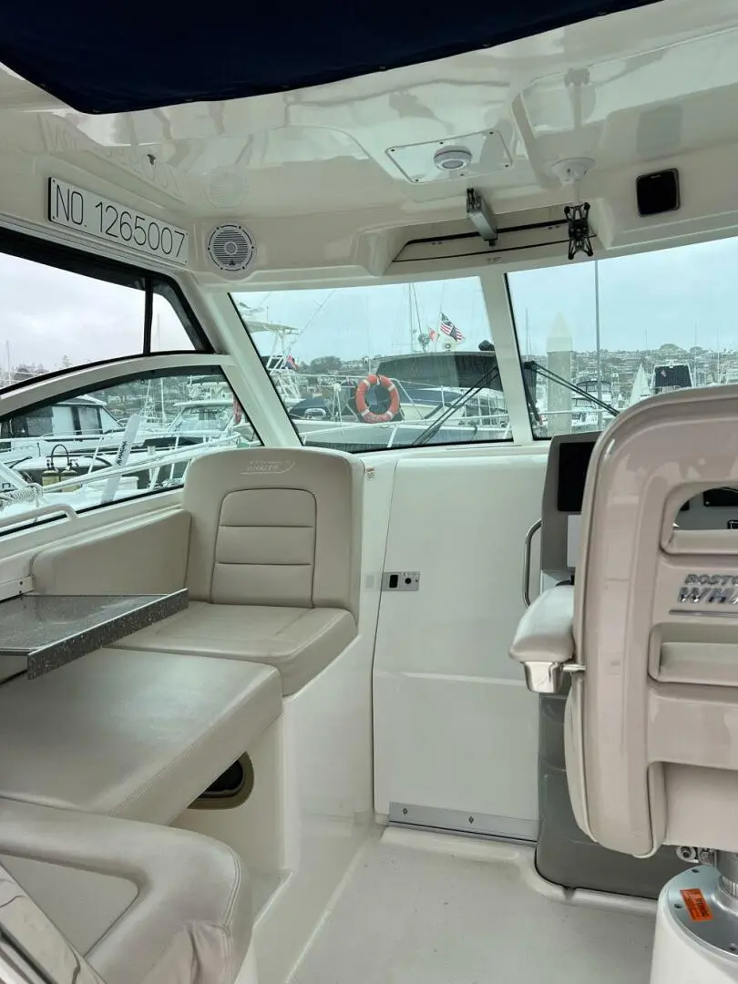 2015 Boston Whaler 315 conquest