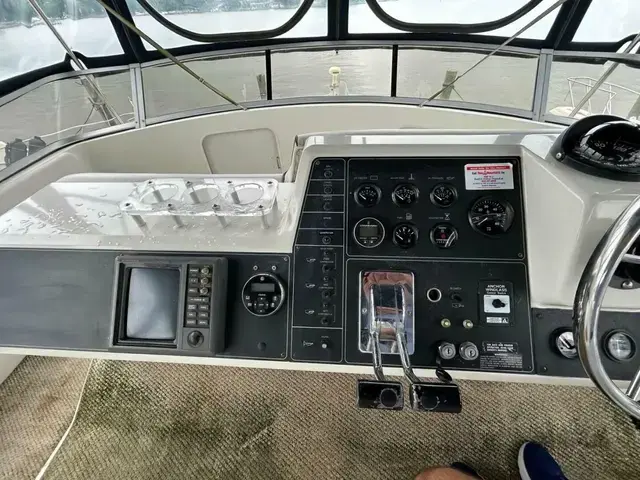 Carver 370 Aft Cabin