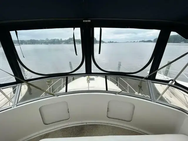 Carver 370 Aft Cabin