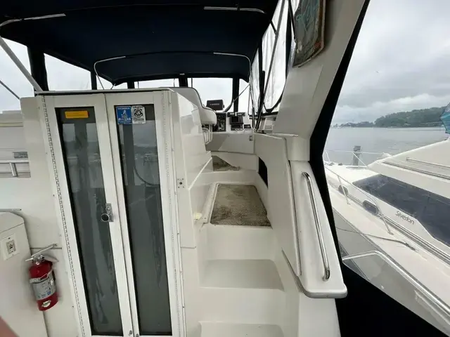 Carver 370 Aft Cabin