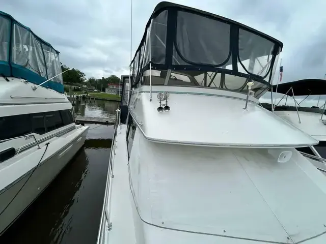 Carver 370 Aft Cabin