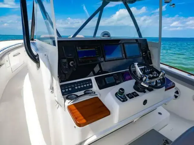 Buddy Davis 42 Center Console