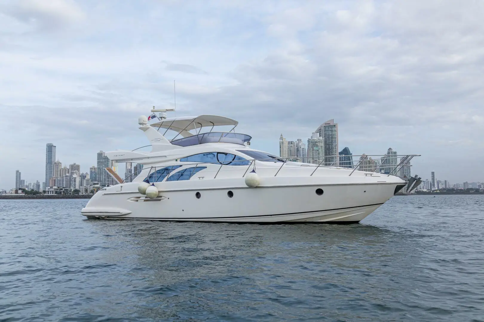 2009 Azimut flybridge