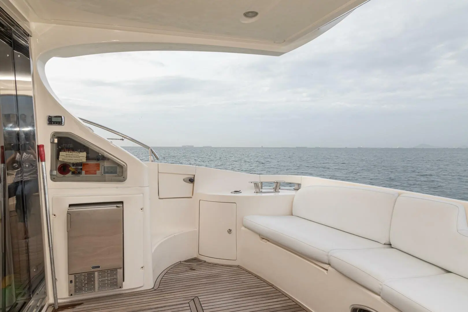 2009 Azimut flybridge