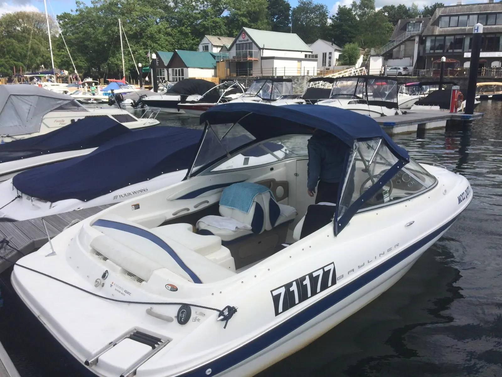 2004 Bayliner 602 capri cuddy