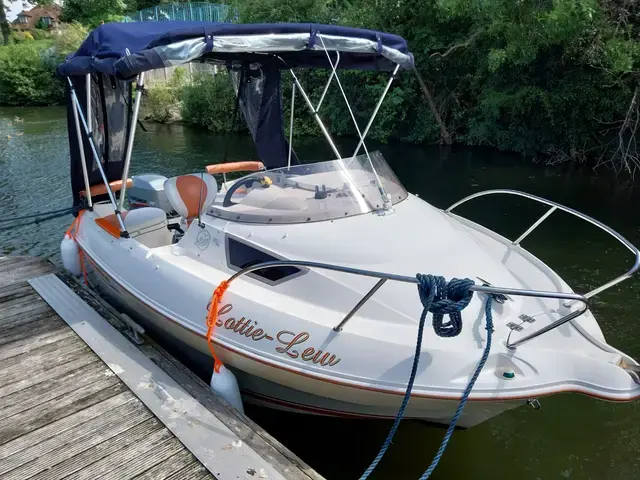 Quicksilver Activ 470 Cabin