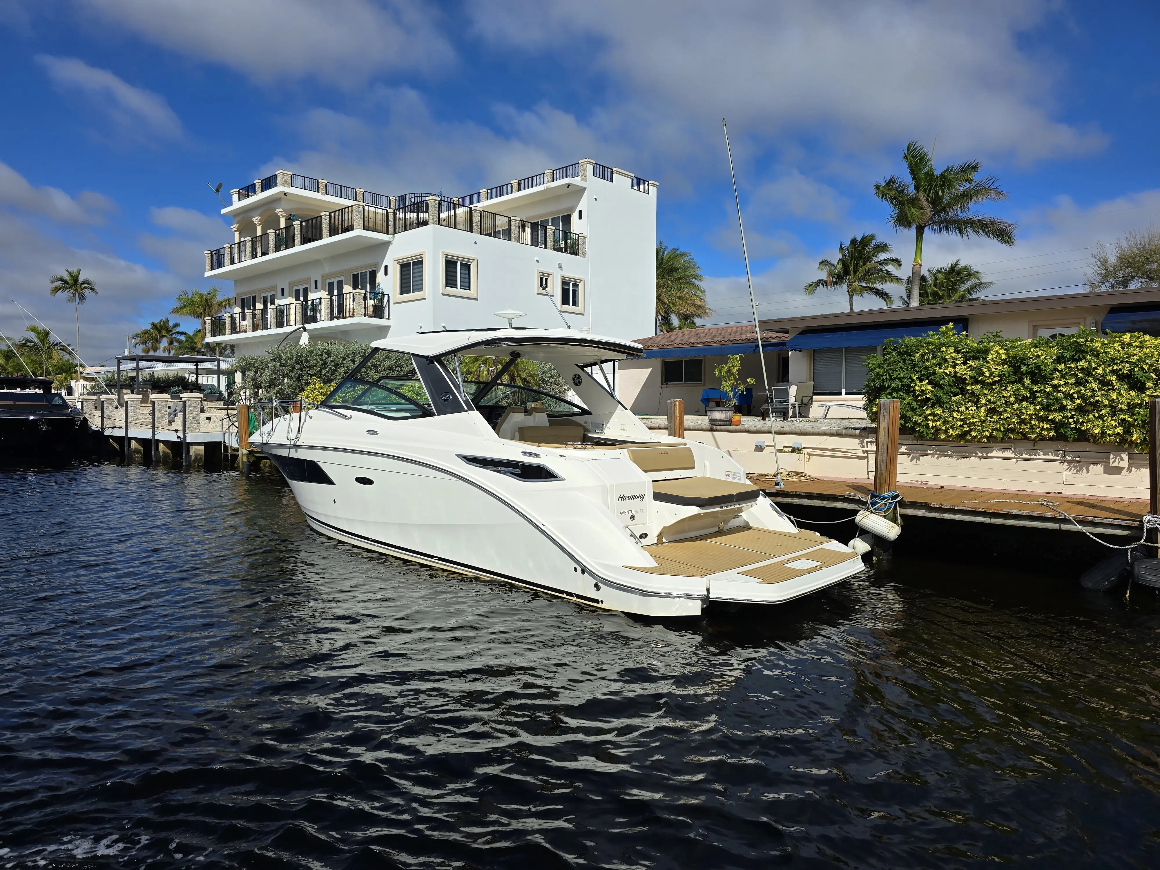 2019 Sea Ray 320 sundancer