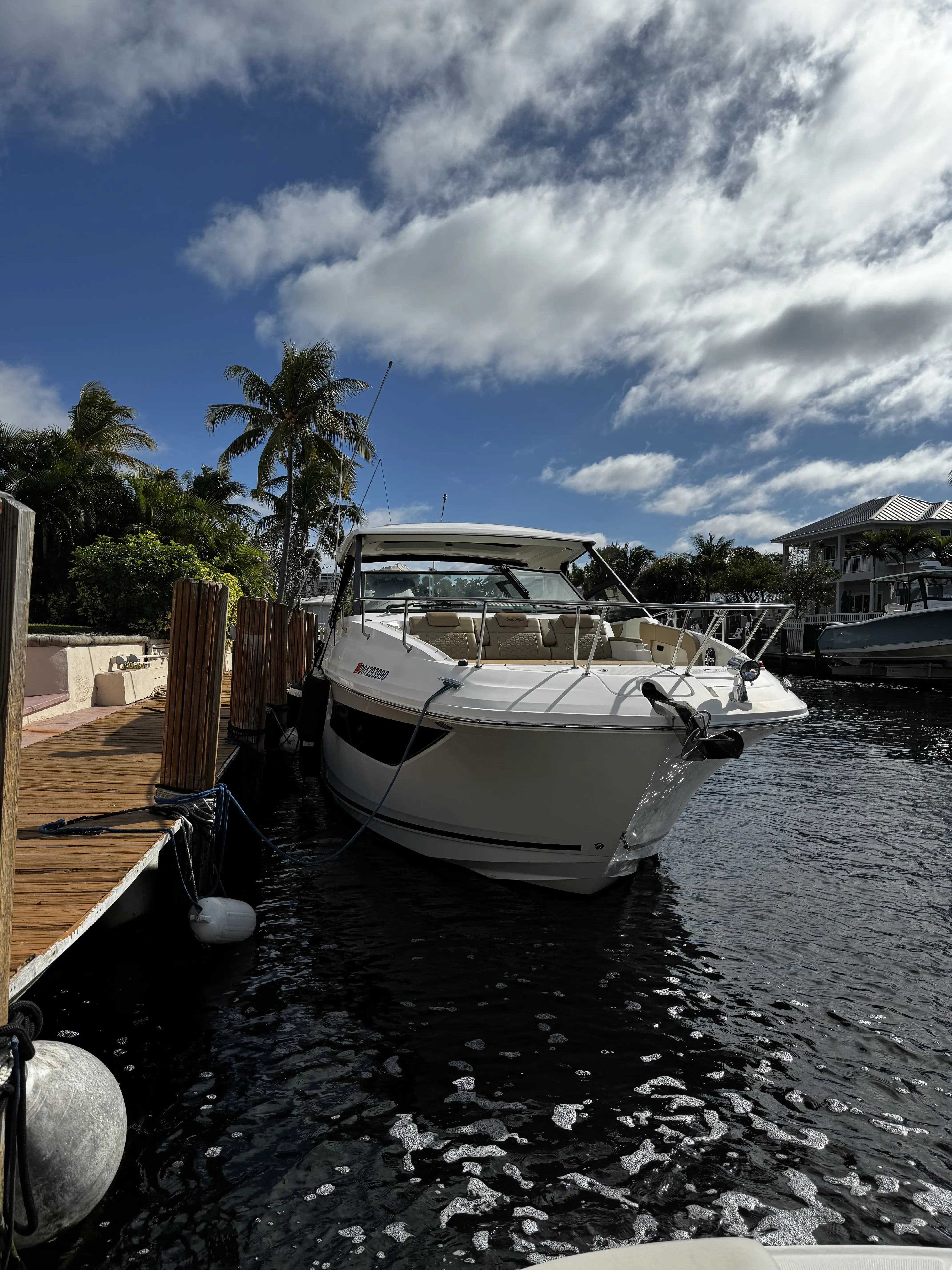 2019 Sea Ray 320 sundancer