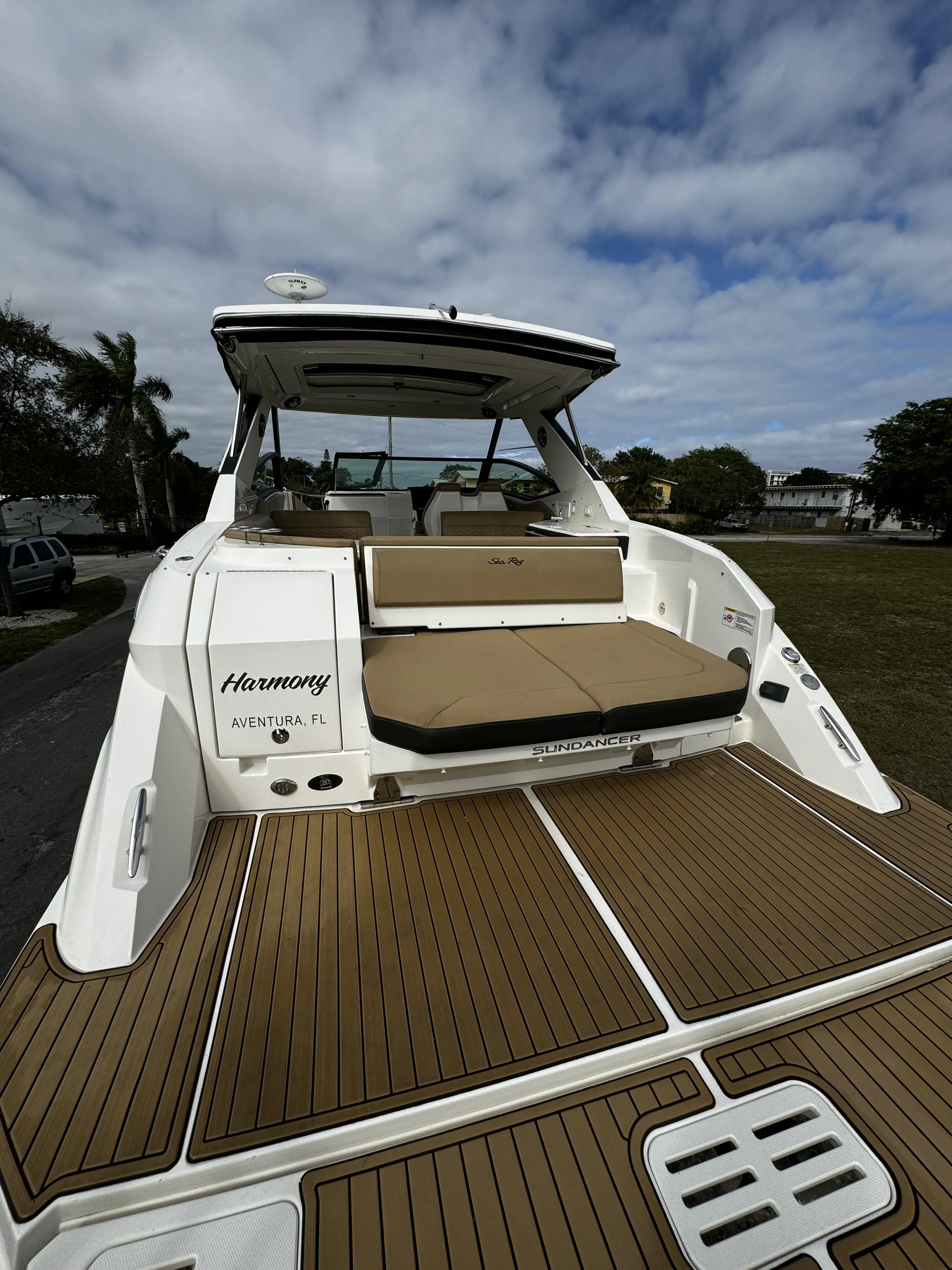 2019 Sea Ray 320 sundancer