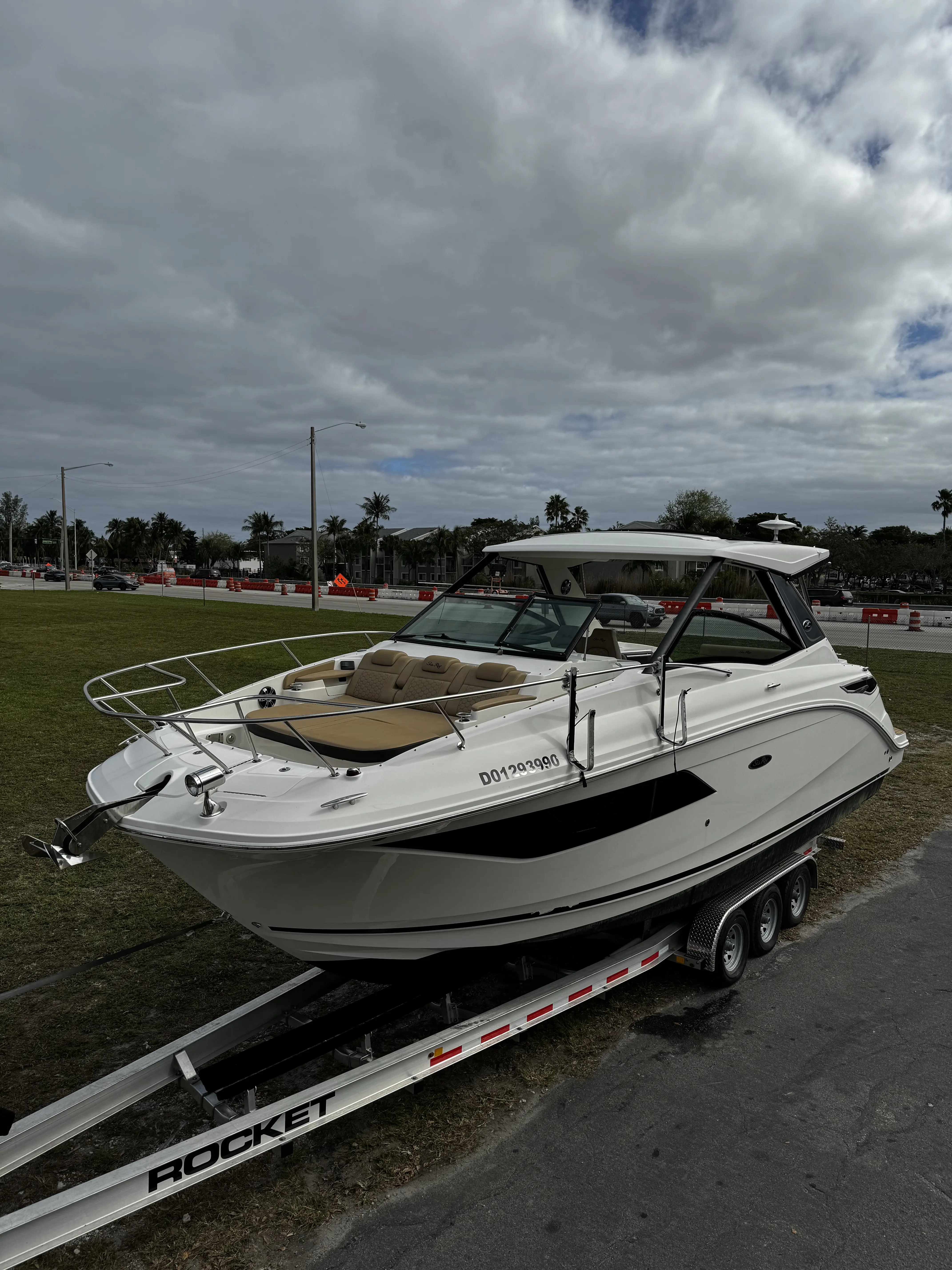 2019 Sea Ray 320 sundancer