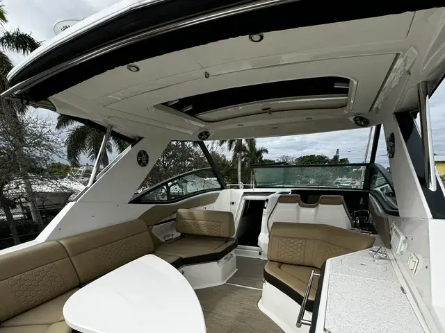 Sea Ray 320 Sundancer