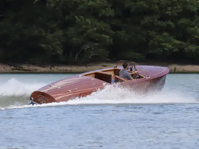 Classic Chris Craft Replica Barrelback 19 Runabout