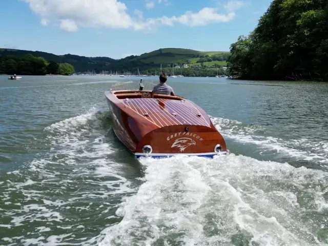 Classic Chris Craft Replica Barrelback 19 Runabout