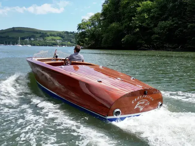 Classic Chris Craft Replica Barrelback 19 Runabout