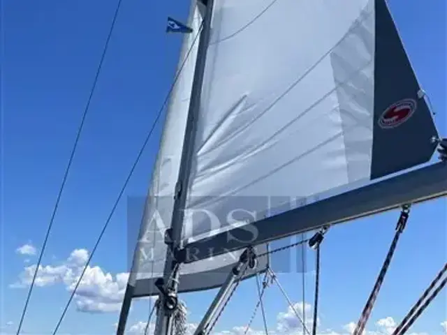 Bavaria 37