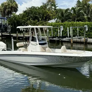 2019 Boston Whaler 240 Dauntless