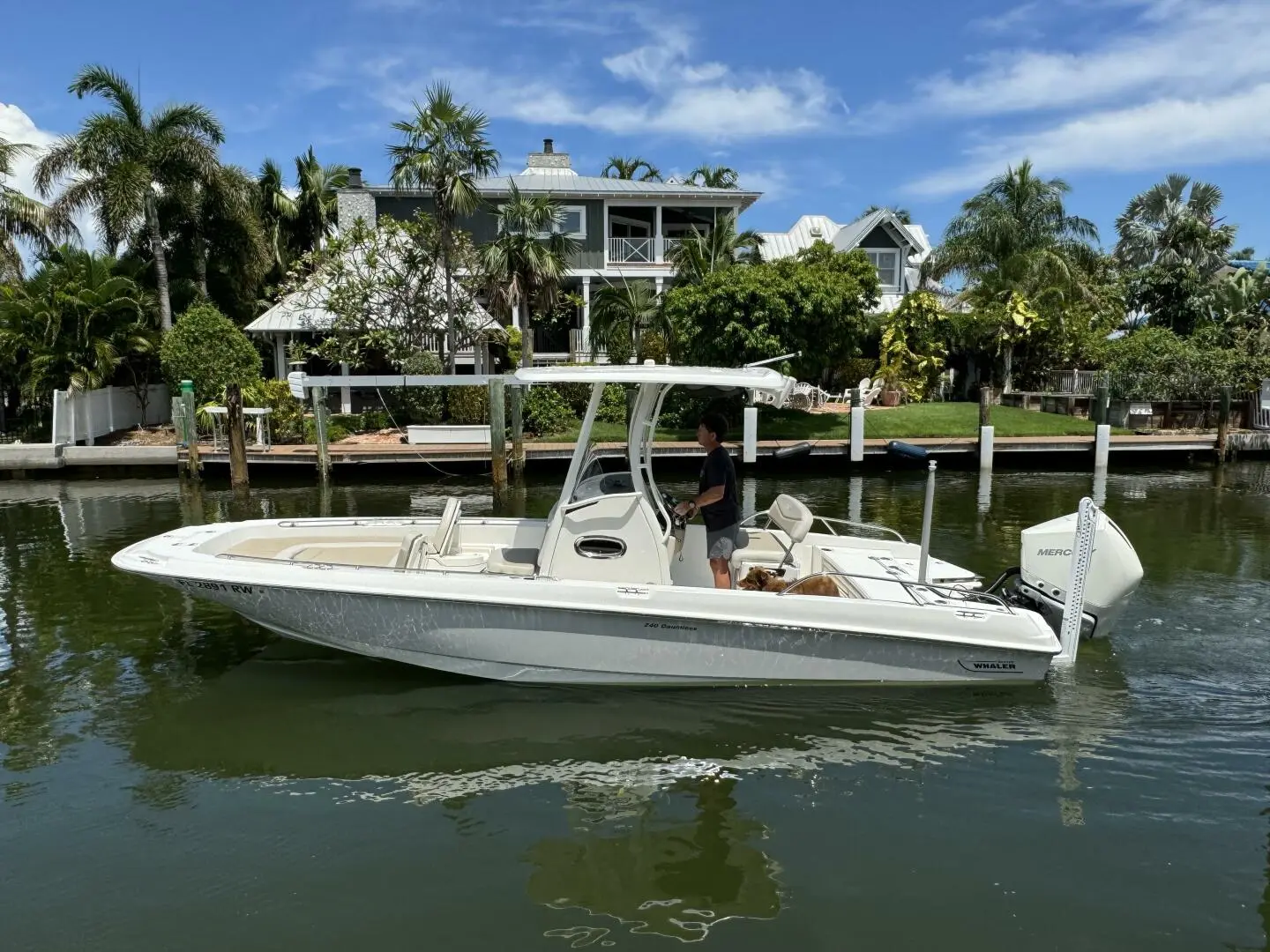 2019 Boston Whaler 240 dauntless