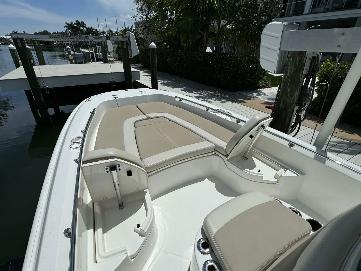 2019 Boston Whaler 240 dauntless