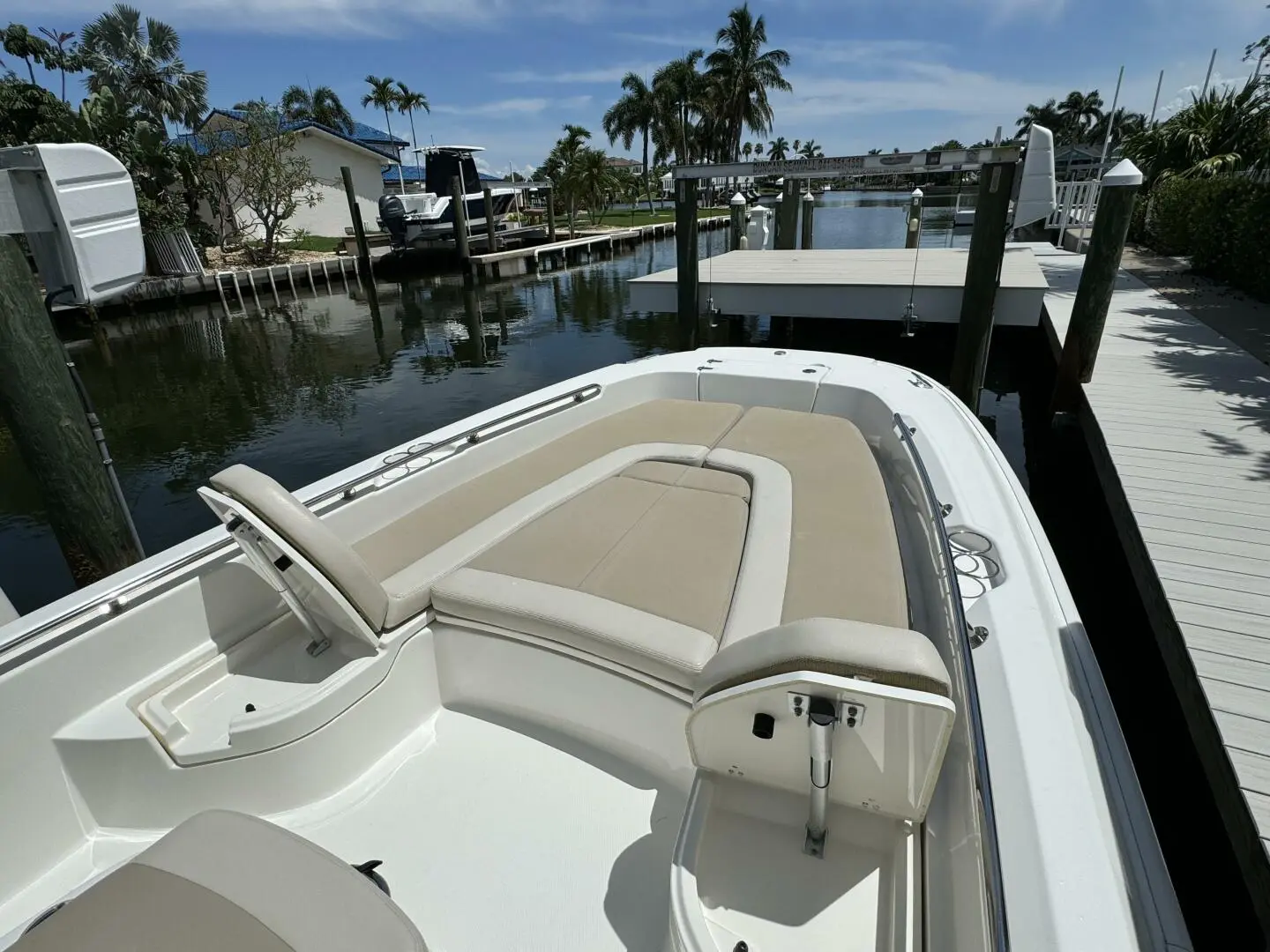 2019 Boston Whaler 240 dauntless