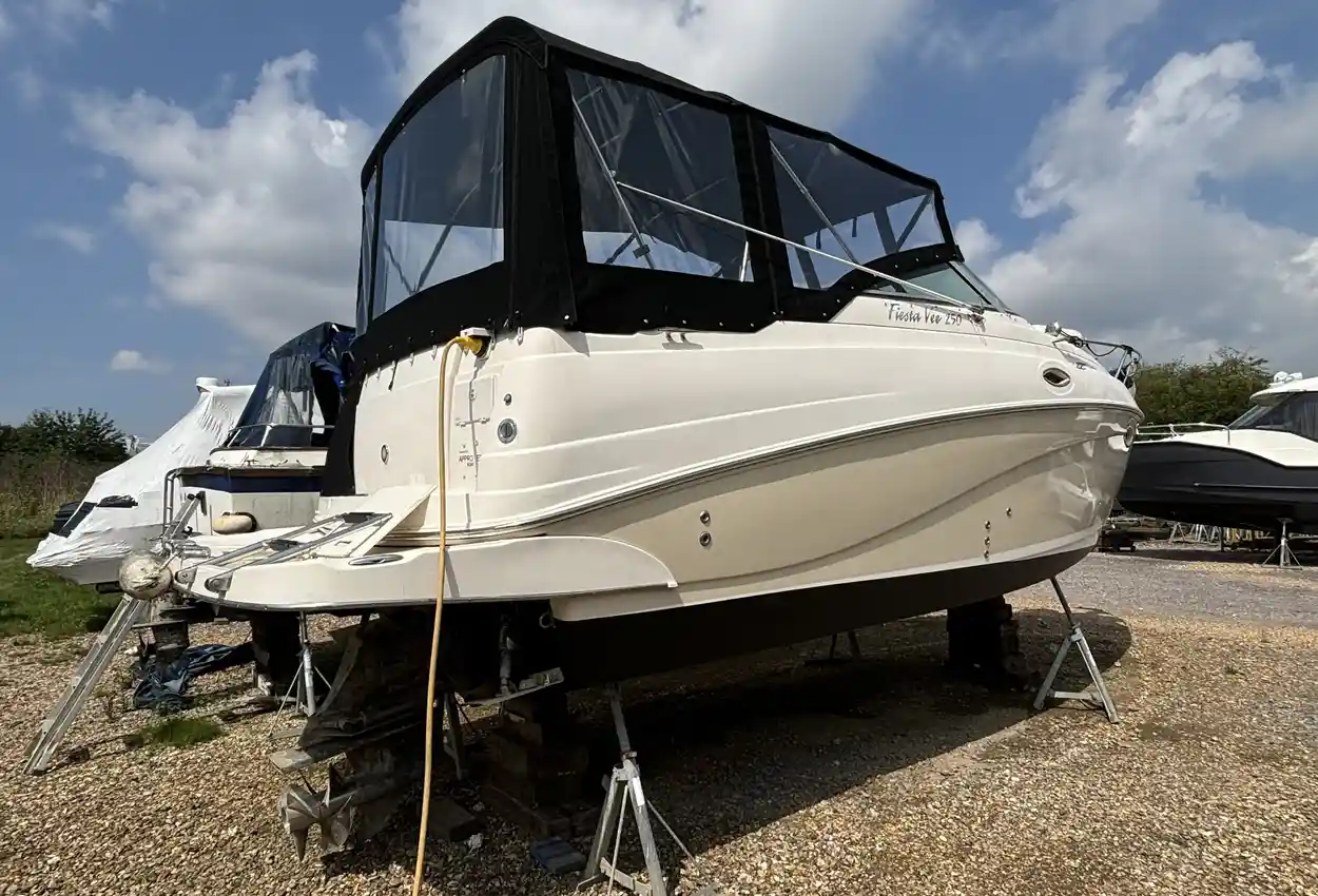 RINKER 250 FIESTA VEE 2007